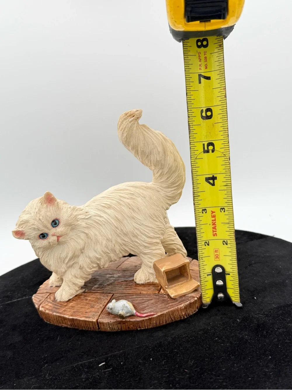 Vintage 1980s Persian Kitten Cat Figurine w Mouse Resin Shelf Decor 6.5”